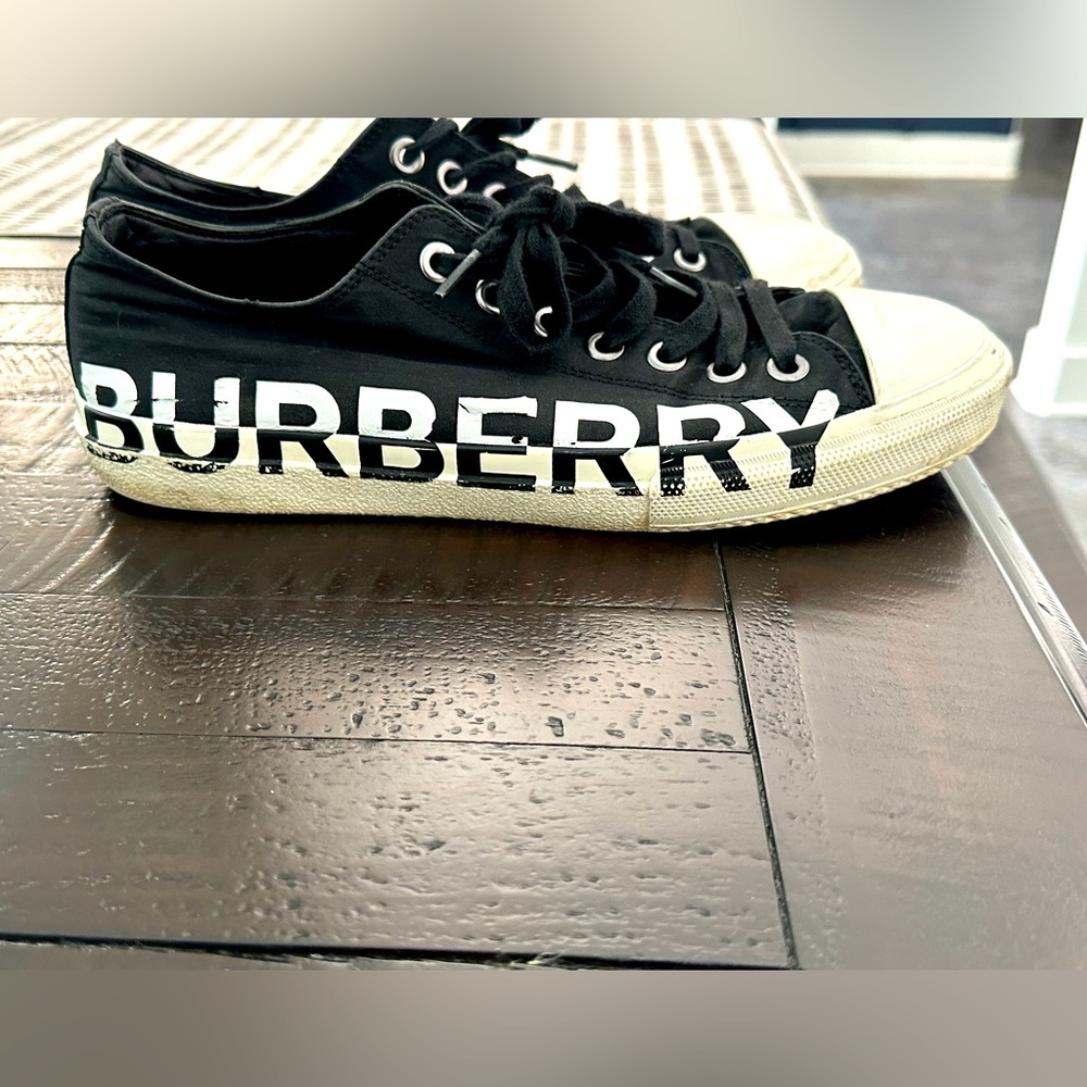 Burberry Men’s Size 11